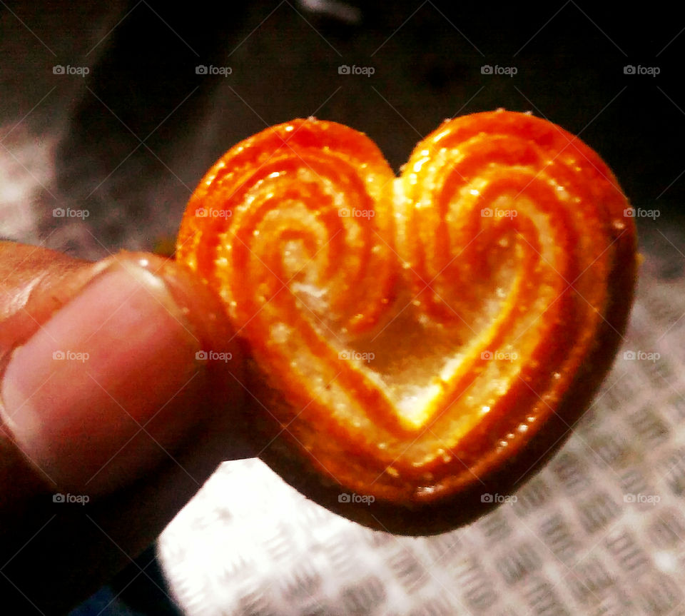 A SMALL TOKEN OF LOVE ❤️ FOR ALL MY FOAP FRIENDS. HAVE A BITE.