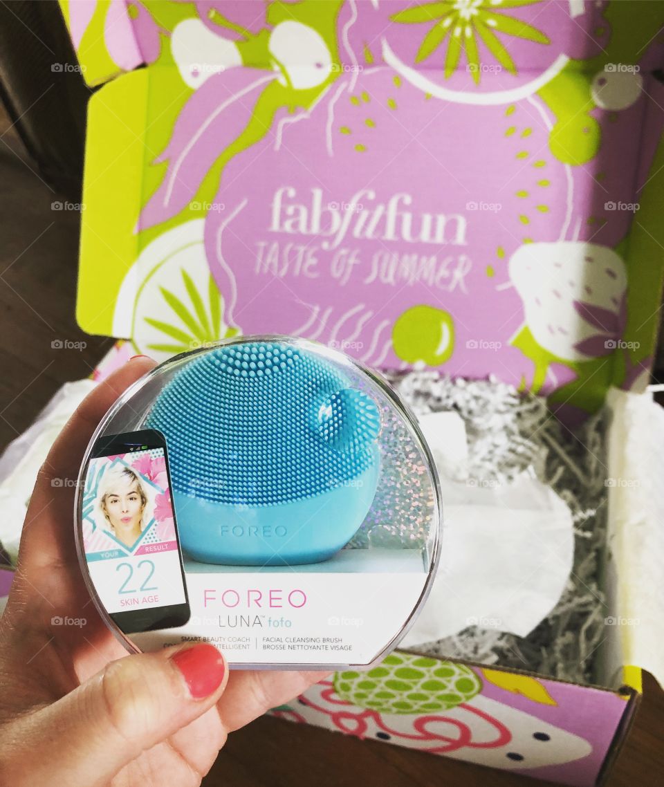 FOREO Luna Fofo smart facial cleaning brush mint blue fabfitfun summer subscription box