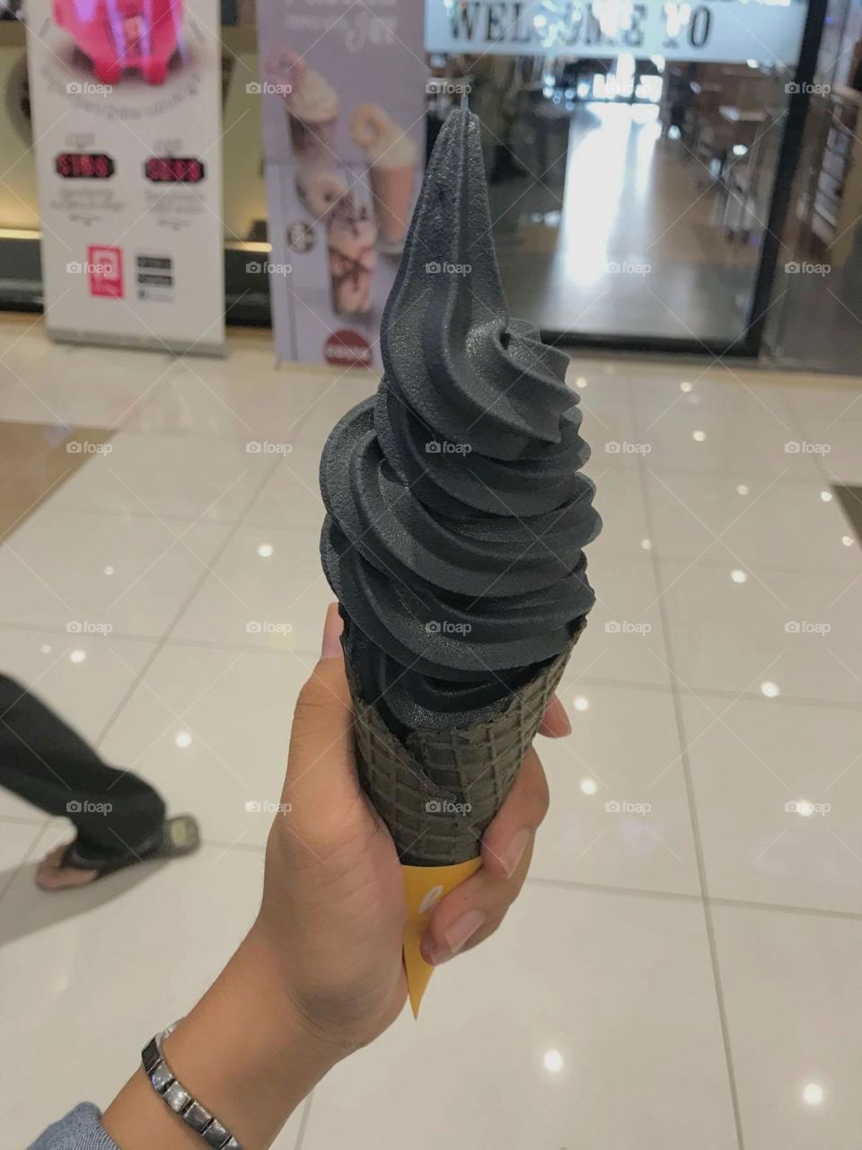 A black ice cream? 🤣