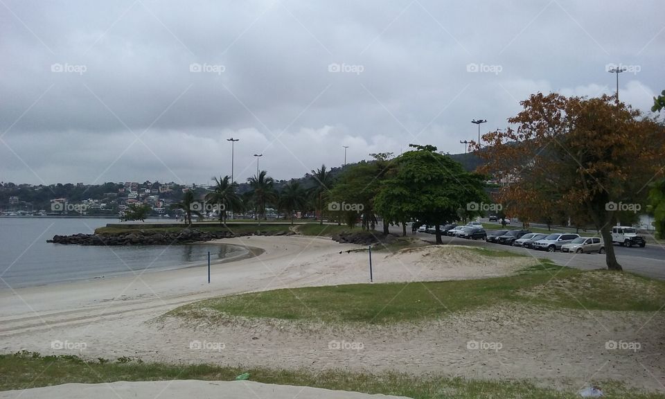 It's rainning. A dark and cloudu day in Charitas beach- Niterói- RJ
