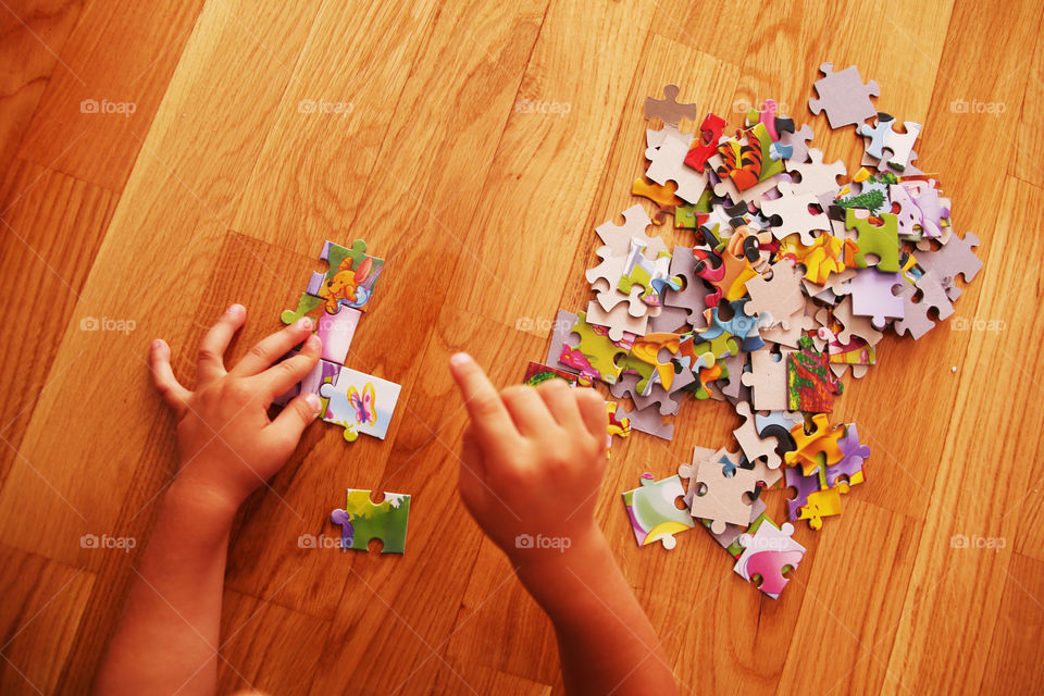 Boy arrangement the puzzle pieces