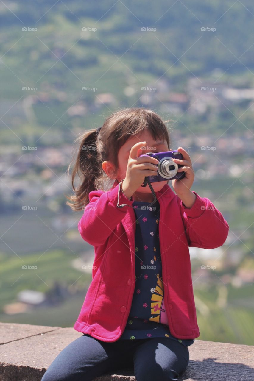 Little girl shooting photo