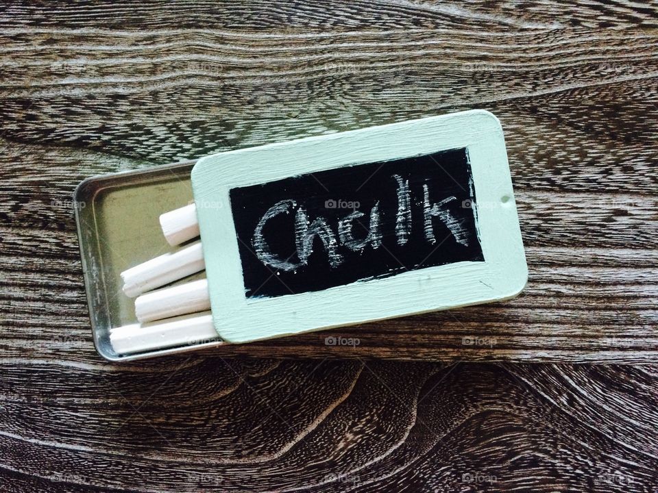 Chalk tin