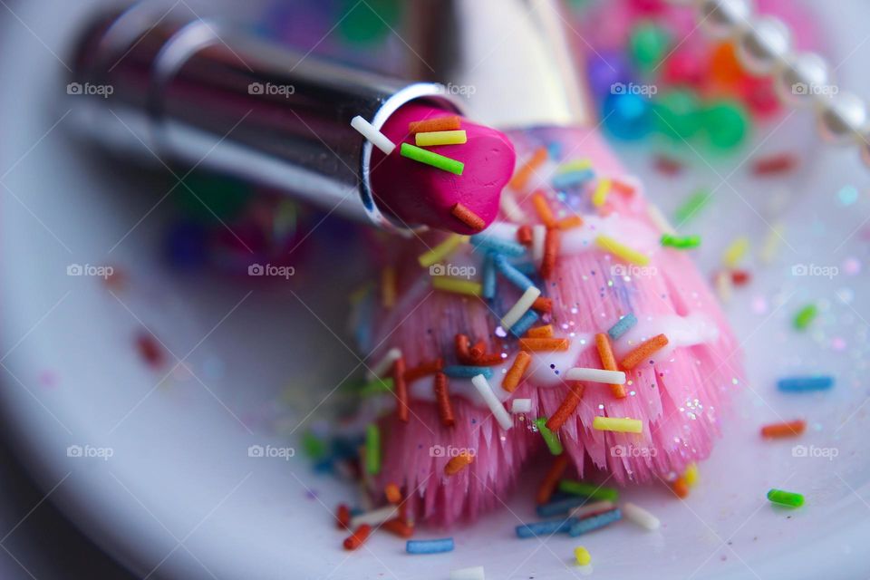 lipstick makeup brush powder sugar sprinkle