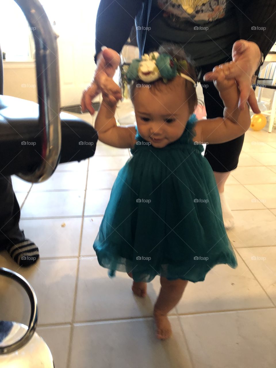 1st steps of baby girl