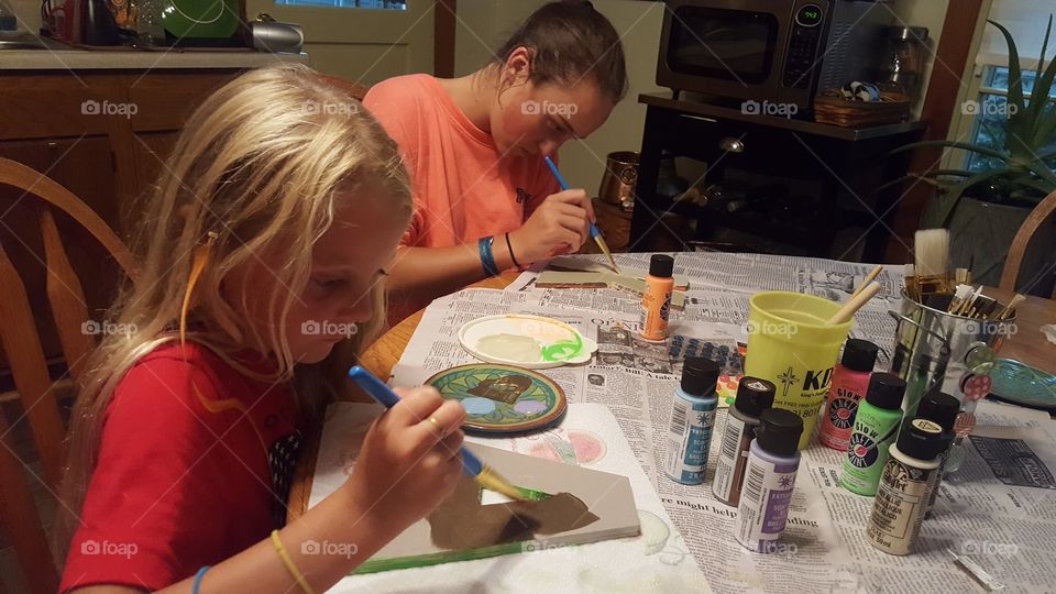 kids doing crafts