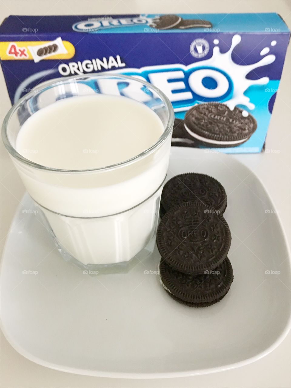Oreo biscuits with milk 