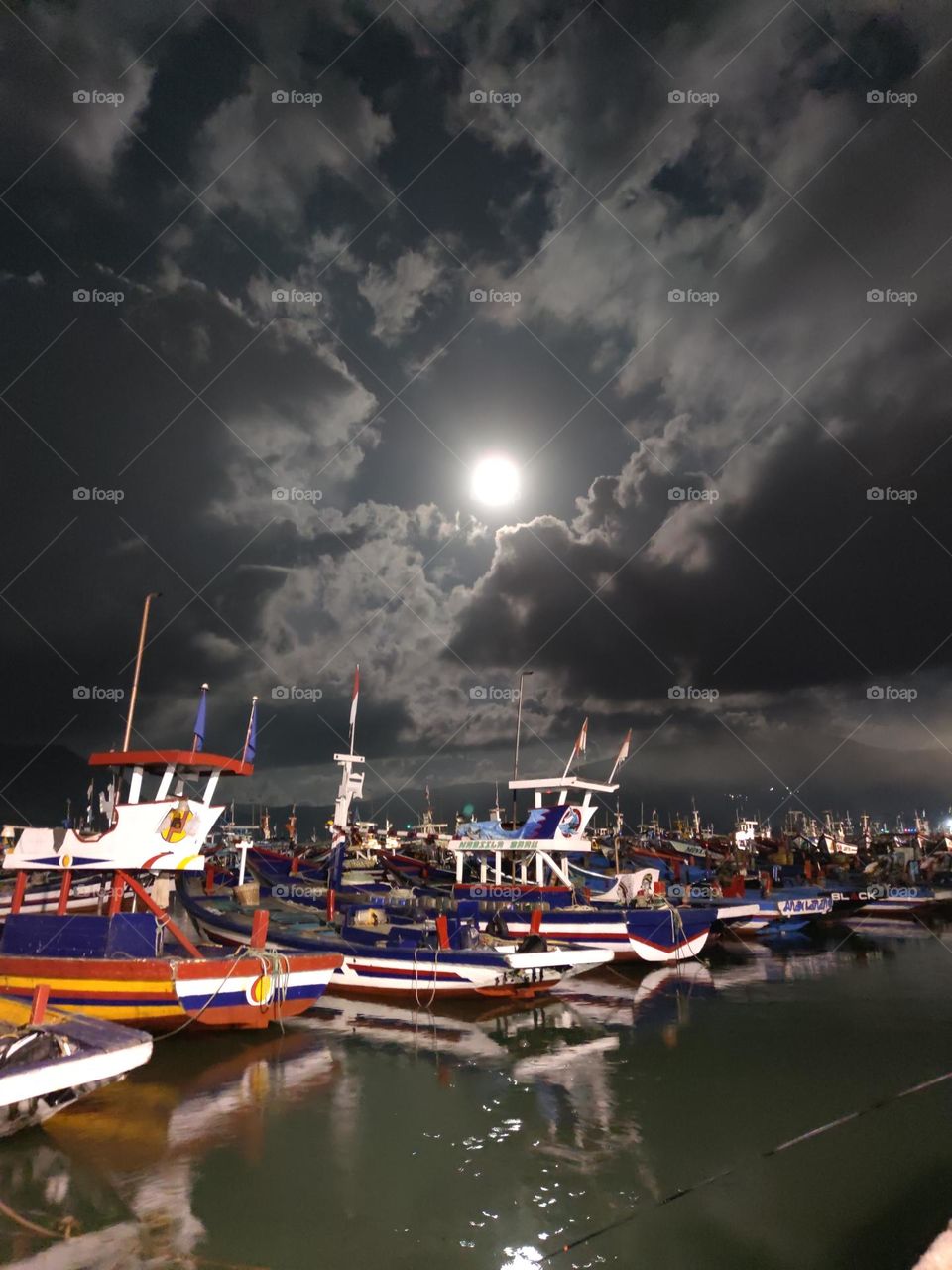 full moon in traditional port