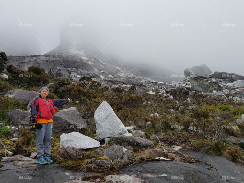 Solo pose with Mt Kinabalu