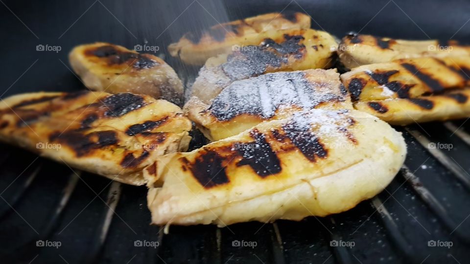 here is..one of most Indonesian, and almost every people in the world love, the grilled bananas...