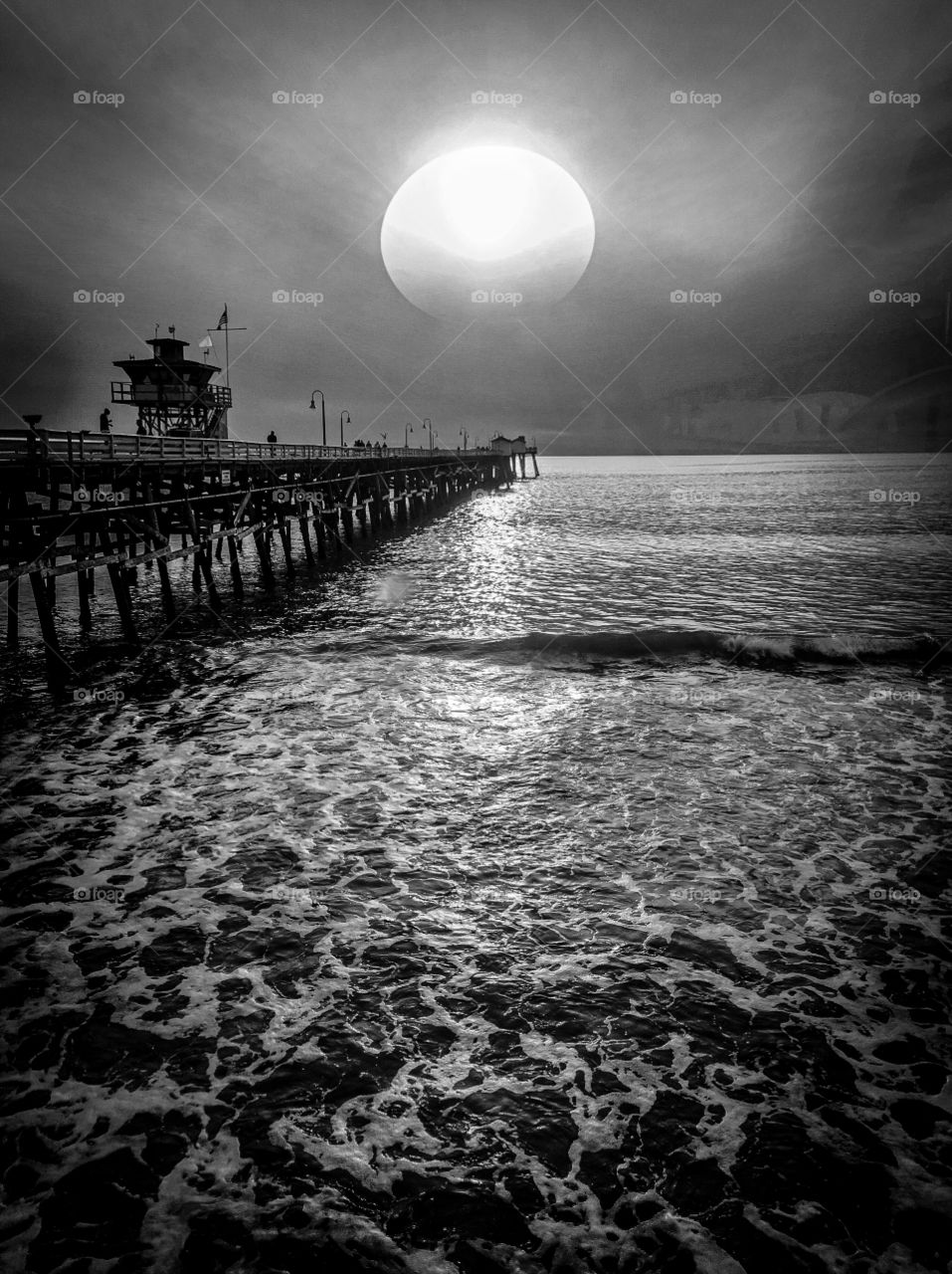 Foap Mission color vs Black And White! black And White Pier Sunset!