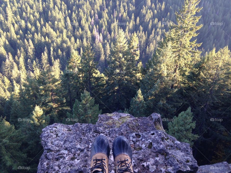 On the edge. Hiking in Oregon