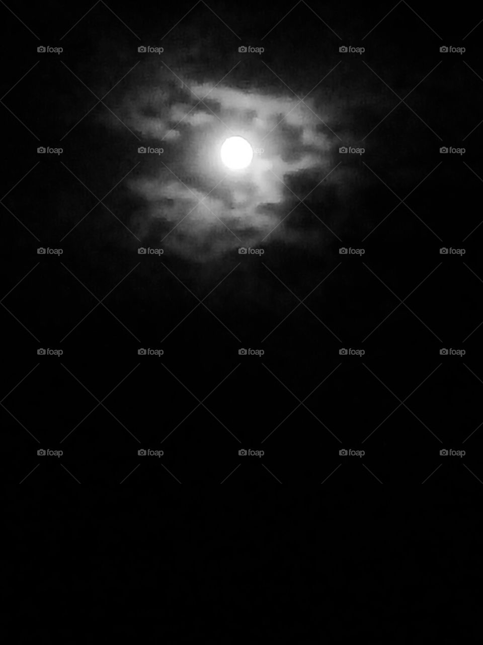 Natural photo of moon, real photo of moon, photo of moon between clouds, photo of moon on a pleasant night, beautiful photo of moon in night