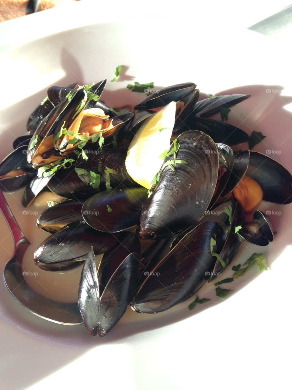 Mussels with garlic and coriander