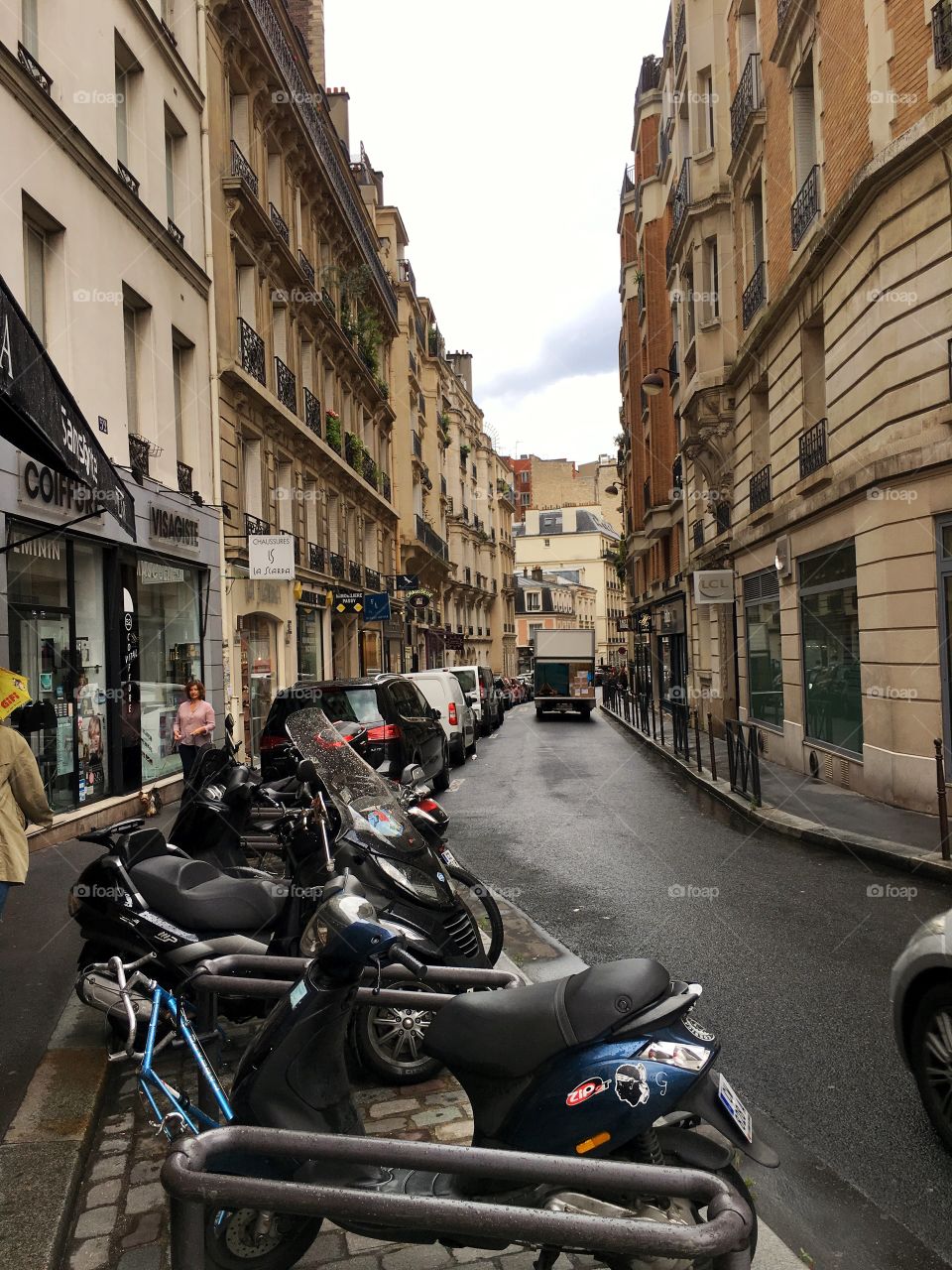 Ride a scooter in Paris, it make life easier 