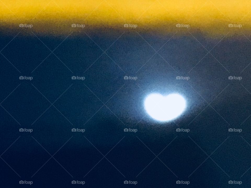 An exceptional photo from 2018 of a heart shaped moon in the night sky over Long Island City, Queens, NY. This is not some applied special effect but the moon as it appeared on that night perhaps due to athmospheric lensing. Hypnotic Productions