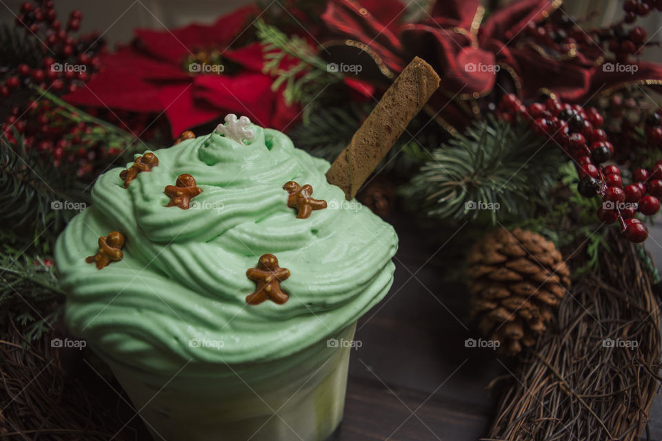 It’s the most wonderful time of the year 🎼 Merry Christmas 🎄 guys!!!! 

This is a greentea matcha latte with green sea salted whipped cream for holiday drink! 