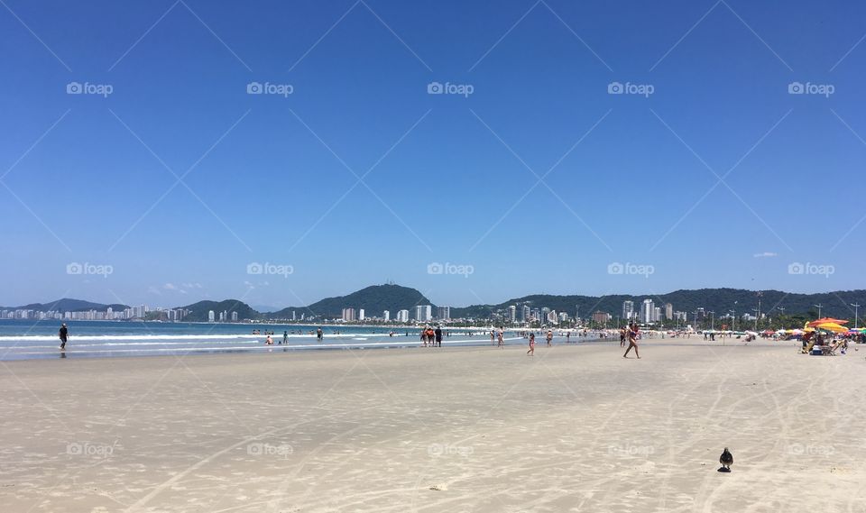 Olha a beleza da Praia da Enseada (Enseada Beach) no Guarujá - BRASIL.