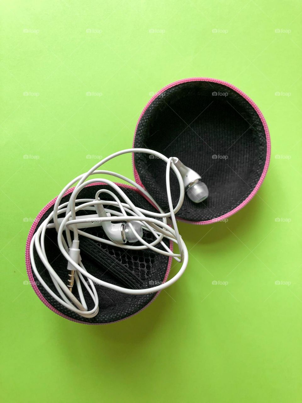 Circle case for headphones 