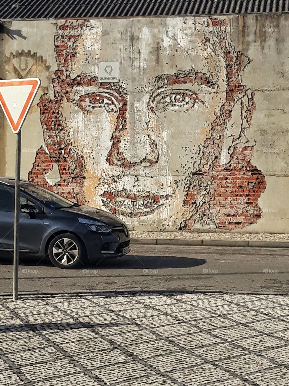 The face in the street.