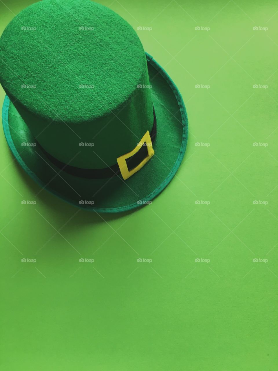 St. Patrick's day, green, leprechaun, beer, green beer, paraphernalia, Ireland, Irish, March 17, clover, lucky, luck, good luck, coins, wealth, hat, leprechaun, pot, confetti, holiday, Wallpaper, background, spectacles, carnival, karnavalnye glasses, green hat, celebration, parade, cocktail, drink, drinking, alcohol, Mixology, drink, top, minimal, festival, party, March, event, accessories, festival glasses, spring, deep green, green, grass, thematic, national, tradition, traditions, traditional, St. Patrick, Patricks, Saint Patrick, patricks, still life, symbol, 