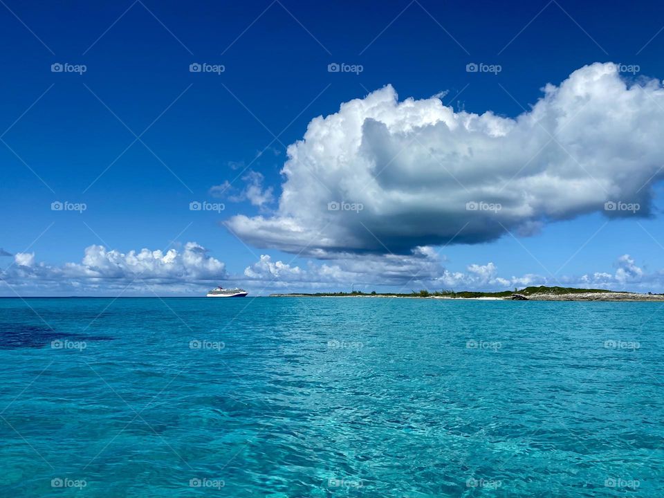 Beautiful turquoise waters in Bermuda with a cruise ship in the distance 