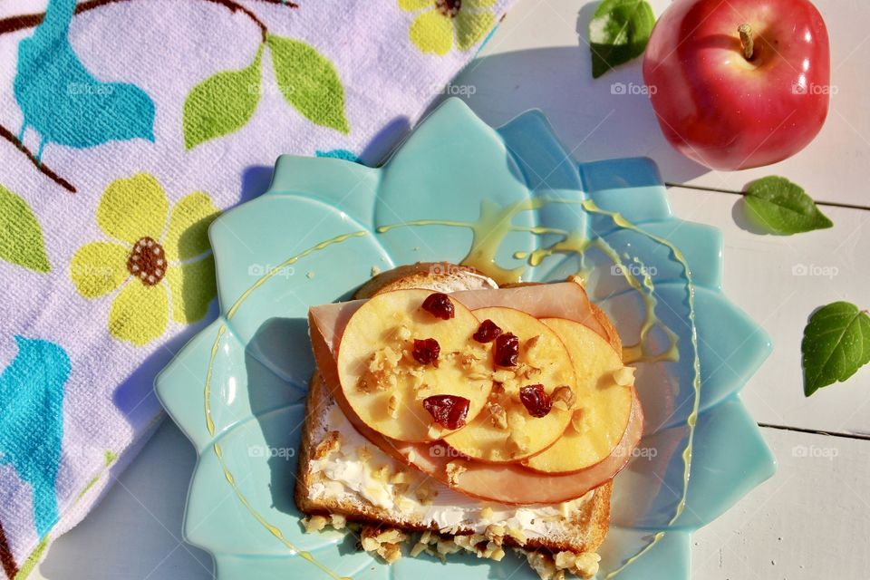 Ham & cream cheese with thin sliced apples, walnuts, cranberries, and a drizzle of honey 🍯