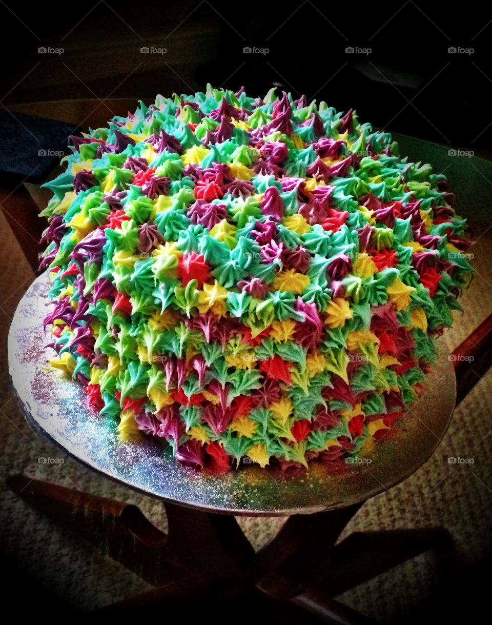 Piñata birthday cake