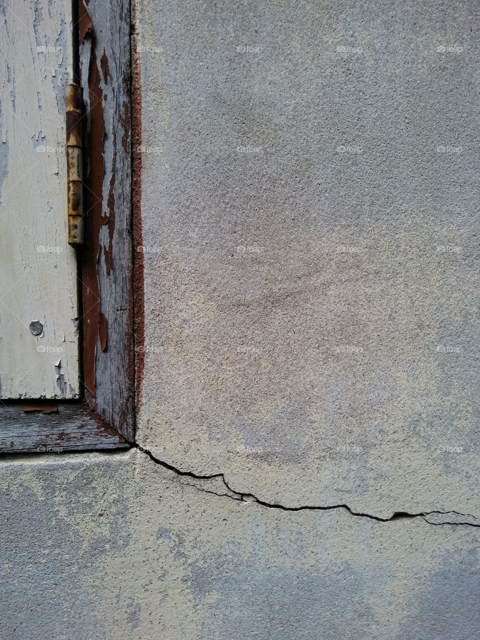 Crack wall cement
