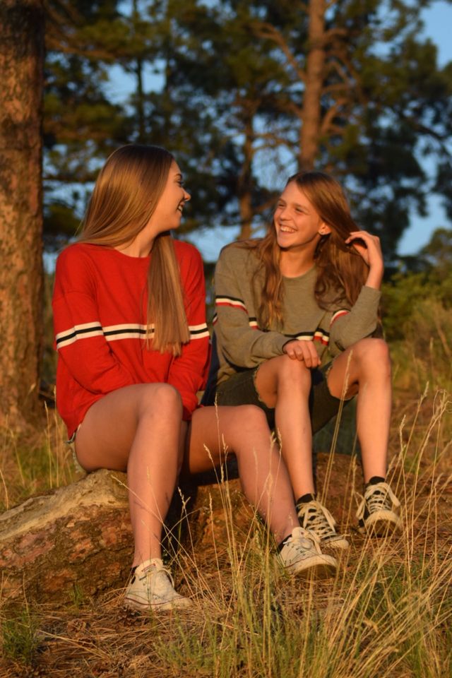 2 girls in the forest 