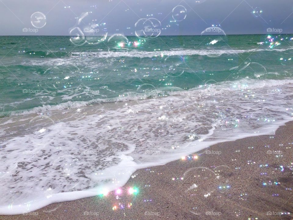 Bubbles over the ocean .