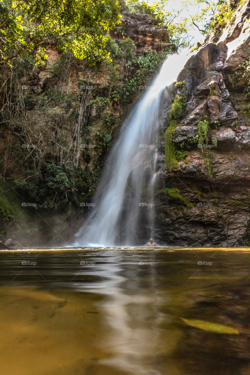 uma das cachoeiras mais lindas q fui em chapada dos Guimarães ótimo lugar para apreciar a natureza e essa foto conseguiu deixar a cachoeira ainda mais bela