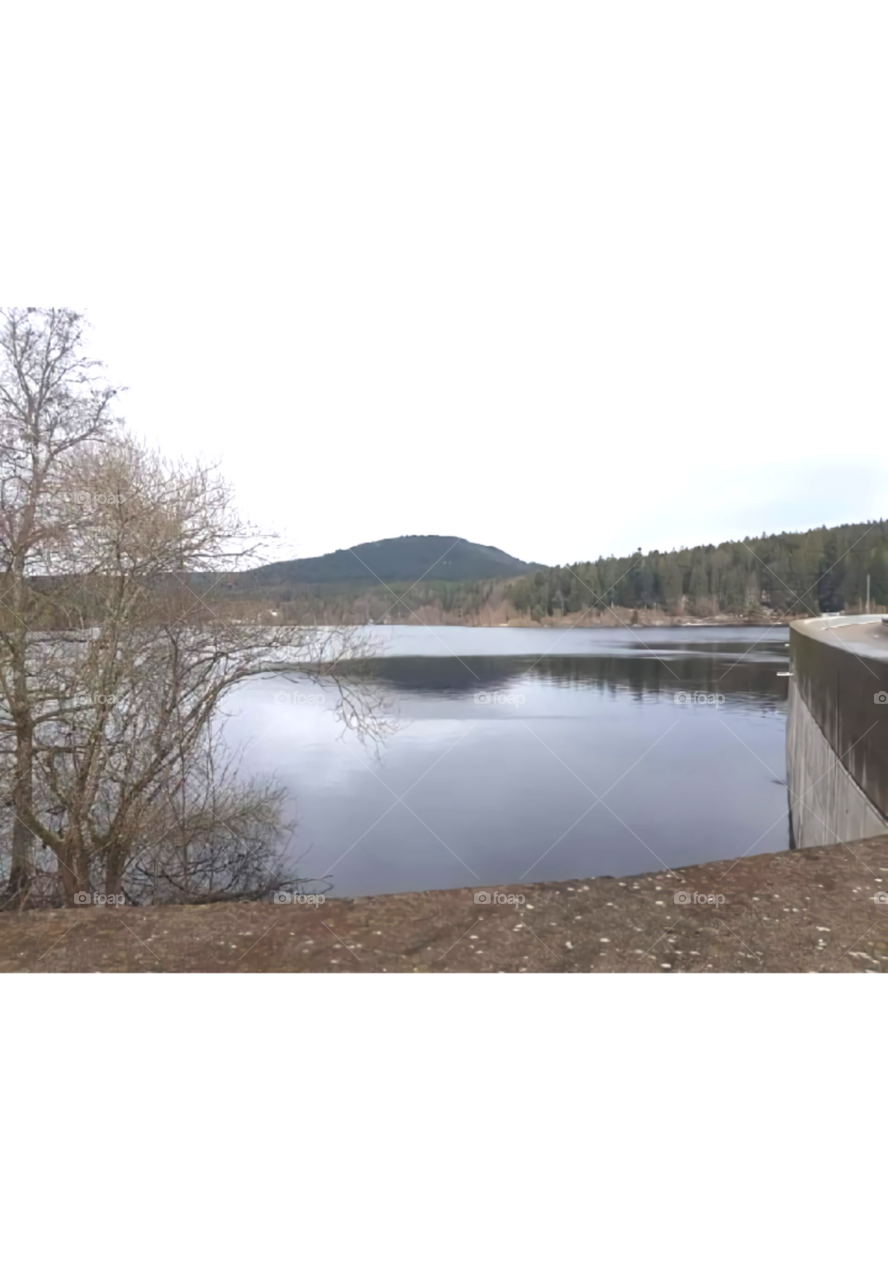 Beautiful scenery between the mountain