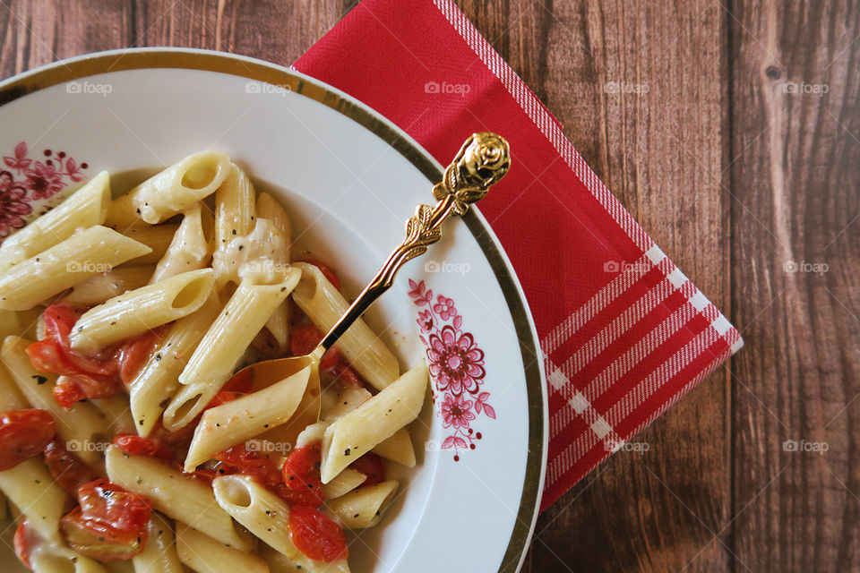 Pasta with cherry tomatoes