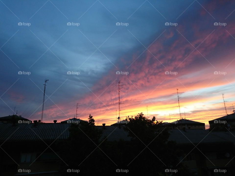 El cielo de oscuridad y huoshaoyun 