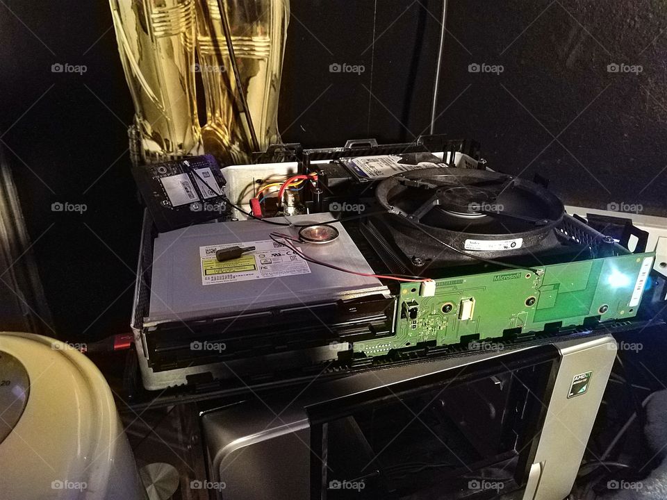 my still somehow working Xbox one running