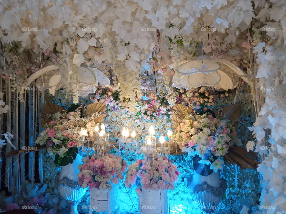 White flower buckets with blue lightings