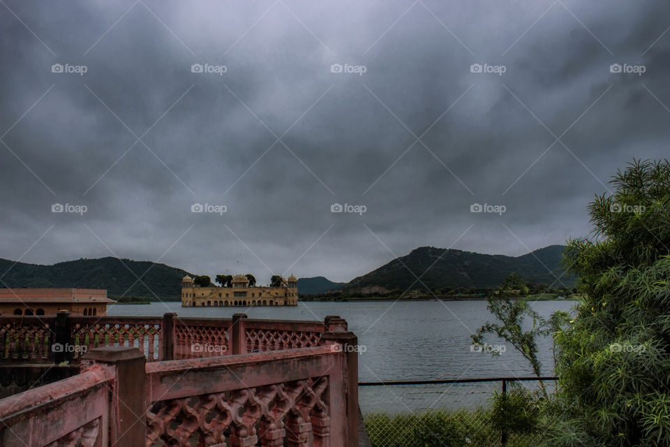 jal mahal is situated in jaipur ,india
foggy day