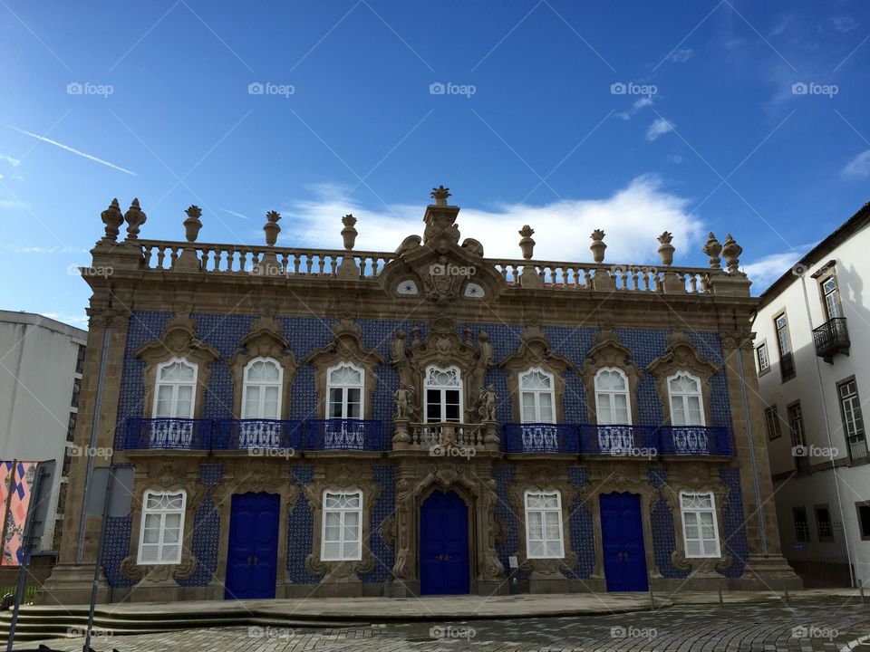 Palácio do Raio, a bulding from the 19th century. It was part of Hospital de S. Marcos, and now a refurbished beautiful public interest structure, right in the heart of Braga, a 2000 years old city.