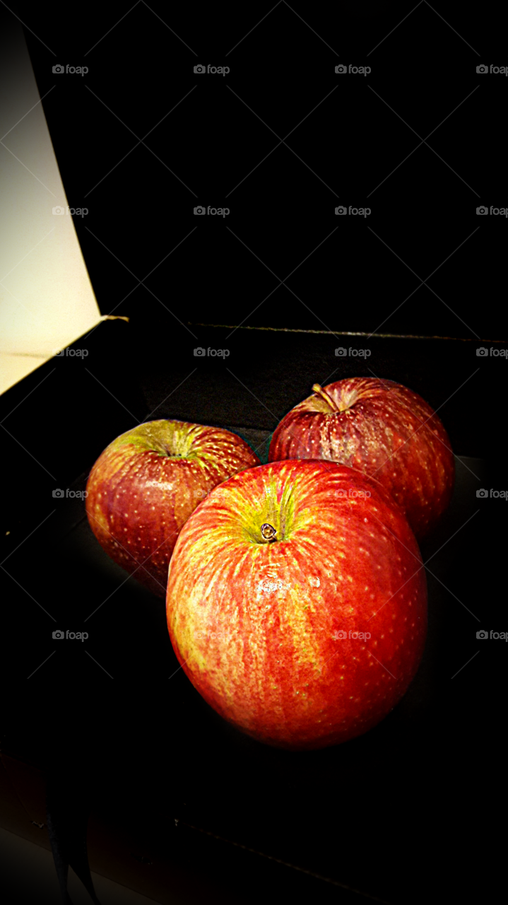 apples in a black box