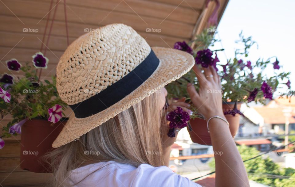 Woman with a hat