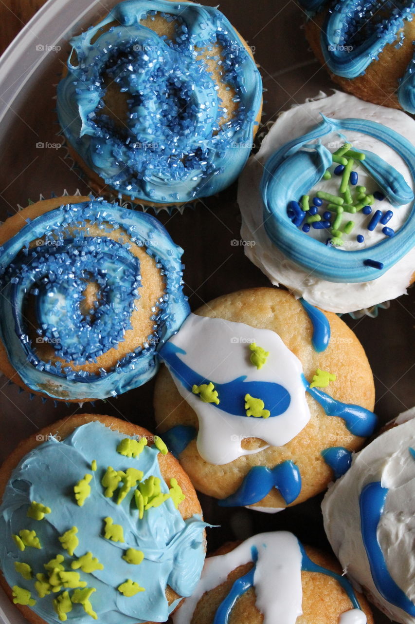 blue cupcakes