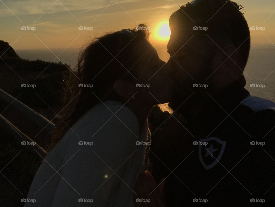 Kissing sunset 