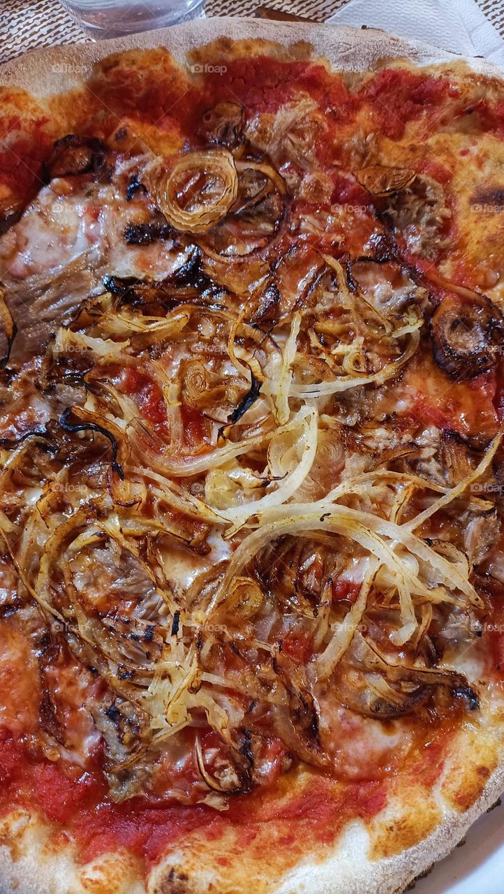 pizza con tonno e cipolla