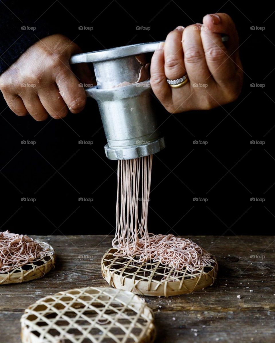 Making String hopper (SRILANKA FOODS)