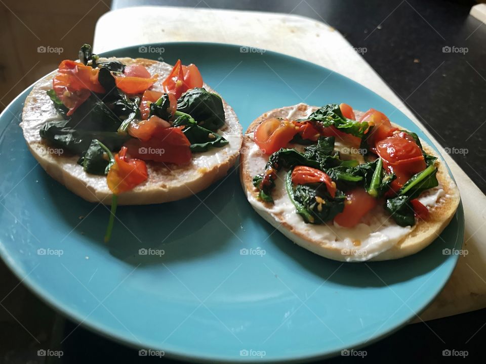 Healthy Vegan Breakfast

Bagel with vegan cream cheese, spinach and tomatos