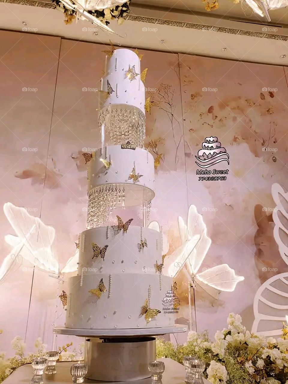 A very beautiful picture, and there is no better picture than it. There is no better picture of green herbs and colorful, red and white roses than it. Glory be to God, the natural and picturesque view, and there is no more