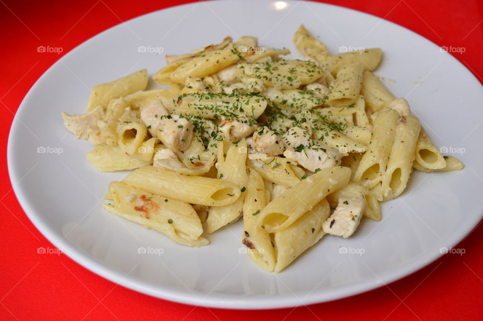 Garnished chicken pasta