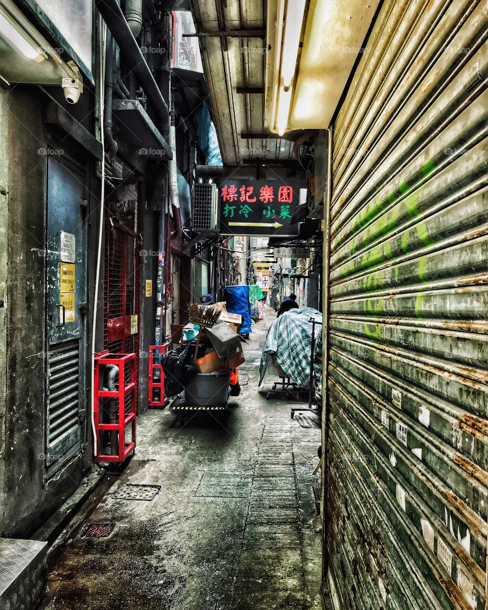 Narrow alley @ Hong Kong