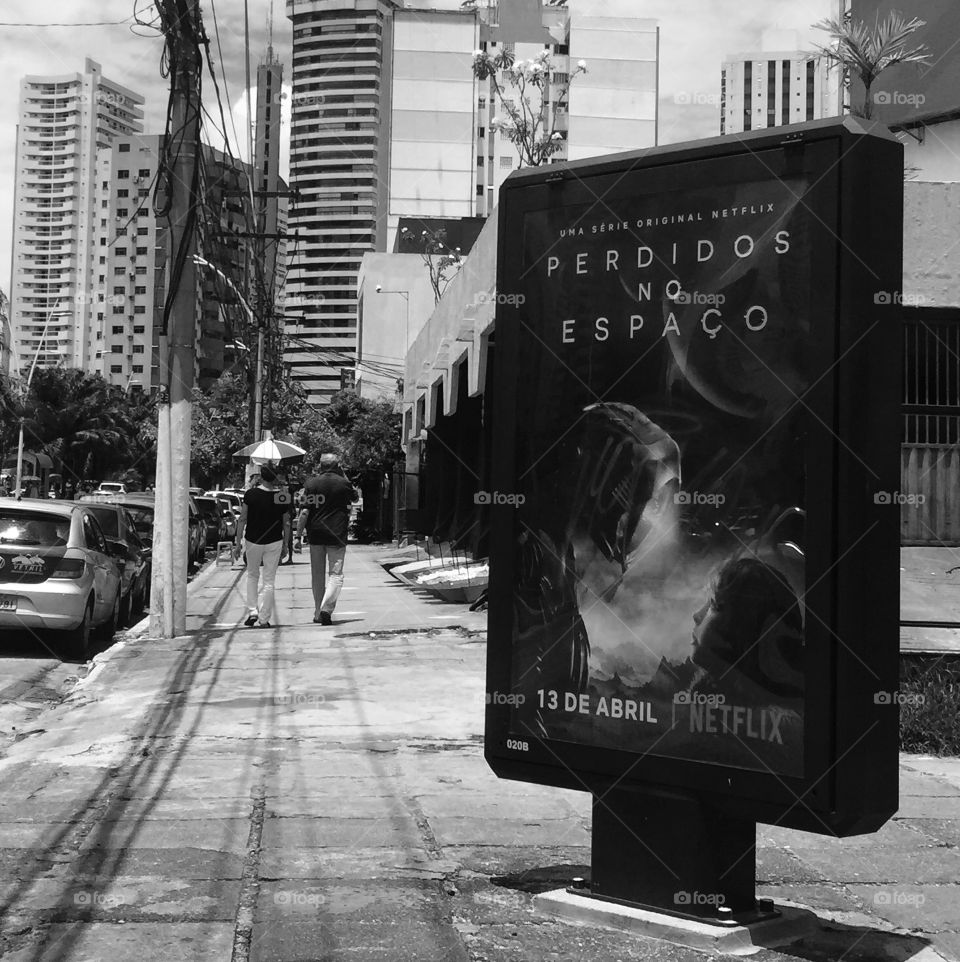 Perdidos no espaço de tempo.